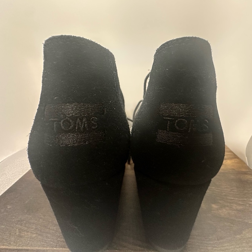 TOMS Kala Black Suede Lace Up Wedge Ankle Boots - Size 6.5 - Picture 11 of 12